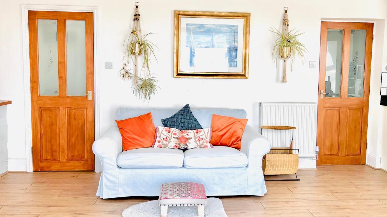 Gordy Hall -Sea Facing Welsh Cottage With Stunning Views Pendine Kültér fotó